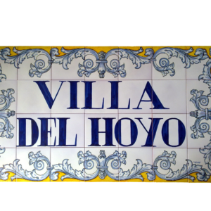 Rotulo de ceramica de 1,05 cm de ancho x 60cm de altura realizado en 28 azulejos de 15x15cm