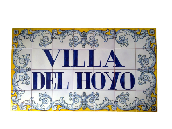 Rotulo de ceramica de 1,05 cm de ancho x 60cm de altura realizado en 28 azulejos de 15x15cm