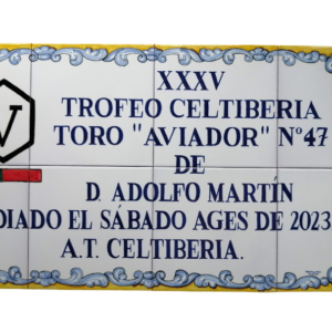 Rotulo de cerámica de Talavera con hierro de ganadería