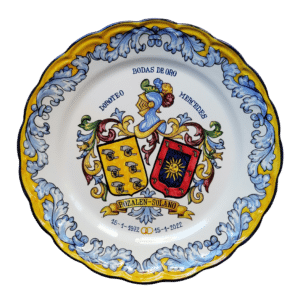 plato heráldico con escudos apellidos