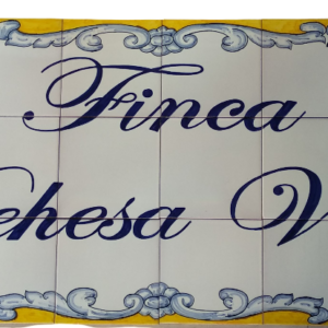 rotulo cerámica en azulejos para finca