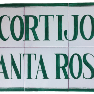 Rótulo de cerámica artesanal para finca