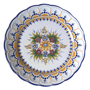 Plato de cerámica de Talavera decoración floral